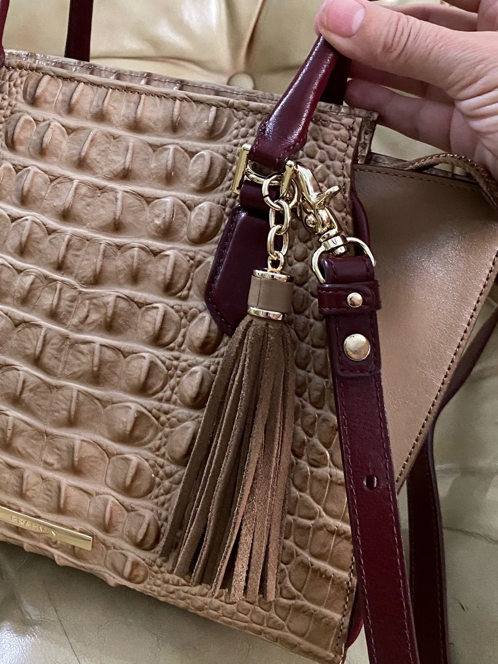 LKNW Brahmin Mini Priscilla Satchel Crossbody Tassel Charm Melbourne Wine/Beige - Picture 3 of 16